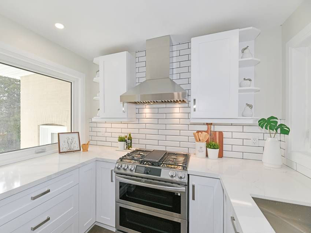 Hood best sale fan chimney